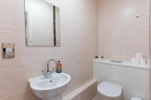 The best 2 bedroom Cardiff City Centre Apartment photo 31