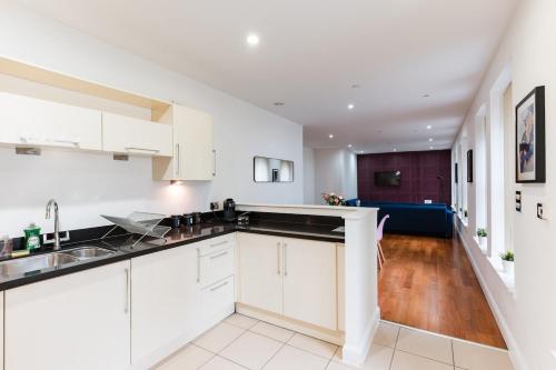 The best 2 bedroom Cardiff City Centre Apartment photo 40