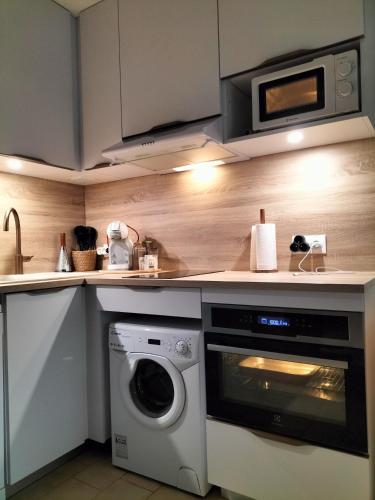 Studio cabine climatisé rez de jardin plage 150m Boucanet