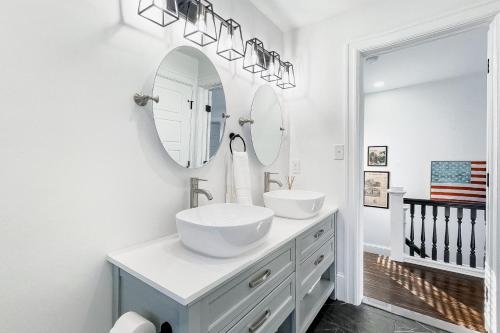 a white bathroom with two sinks and a mirror at Pets Welcome! Family-Friendly Retreat in Culpeper in Culpeper