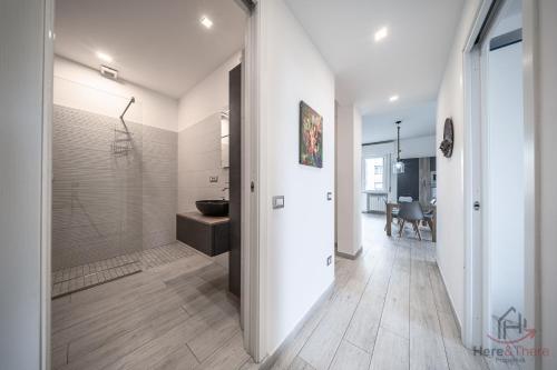 a bathroom with a walk in shower and a sink at Modern Central Space - Mare 5 min - AC - WiFi in Savona