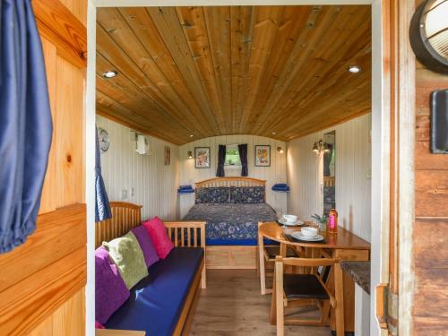 a bedroom and a bed in a tiny house at Bluebell - Shepherd Hut - Uk49948 in Oswestry