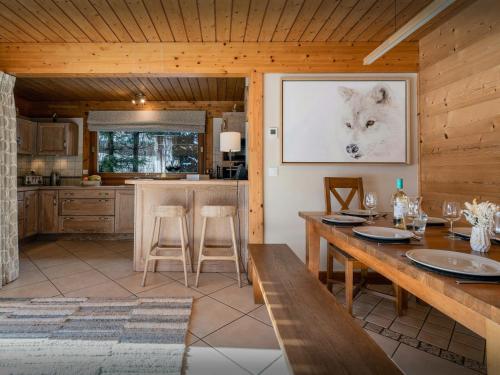 a dining room with a table and a kitchen at Chalet J'Elage - OVO Network in Saint-Jean-de-Sixt