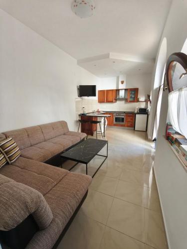 Summer Apartments Bol Island