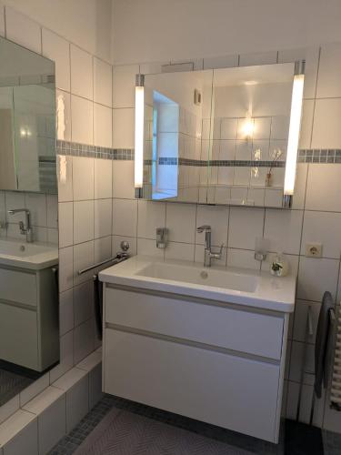 a bathroom with a sink and a mirror at Ferienwohnung Bauernhofromantik in Raesfeld