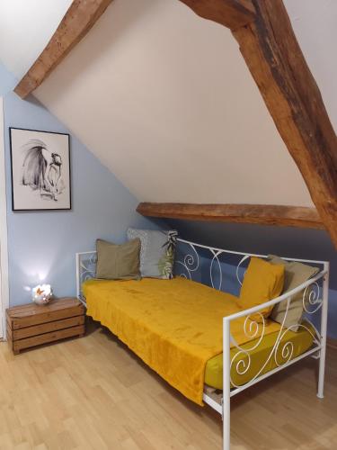 Llit o llits en una habitació de L'ancien café