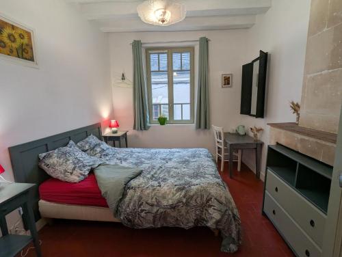 a bedroom with a bed and a window at Le Tintamarre - Chambres et suite familiale à 5 min du Zoo de Beauval in Saint-Aignan