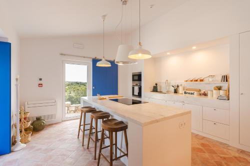 MONTE DA TORRE - Luxury 4 Bedroom Villa with Private Poll