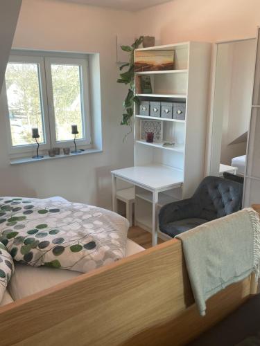 a bedroom with two beds and a desk and window at Komfort-Fewo mit Infrarotsauna & WLAN nahe Sorpesee - Haus am Krähenbach - Steinert in Sundern