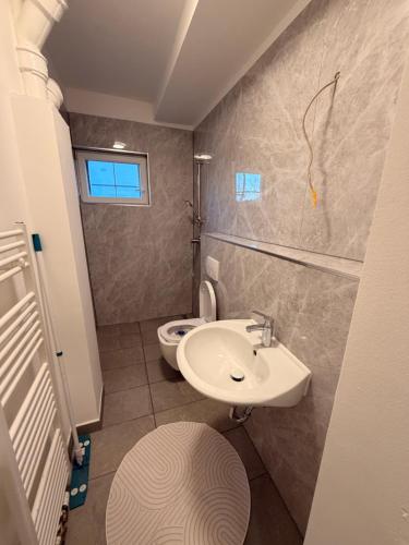 a bathroom with a sink and a toilet at WorkHome A2 zu 3 in Lünen