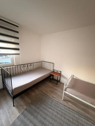 a room with a bed and a table and a couch at WorkHome A2 zu 3 in Lünen