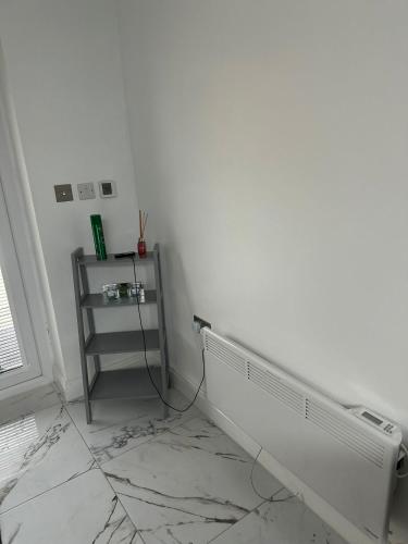 2 bedroom lovely flat photo 12