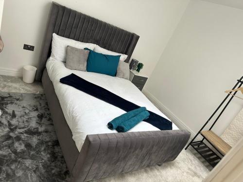 2 bedroom lovely flat photo 21