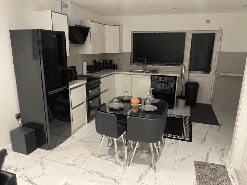 2 bedroom lovely flat photo 5