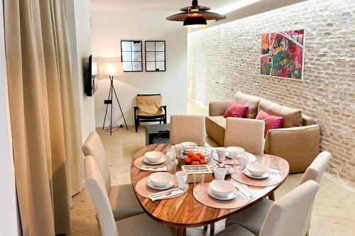 Homey Seville Brand New Arfe II Apartment Near Cathedral 8 people