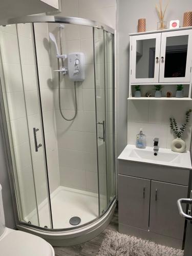 a bathroom with a shower and a sink at Marvel Abbeywood, Luxury 3 bedroom House with parking, 2mins walk to Elizabeth Line in Abbey Wood