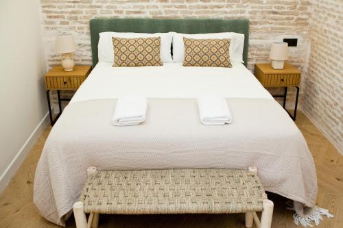 Homey Seville Top Notch Arfe III Apartment Near Cathedral 8 people