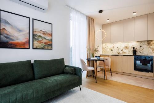 M3 Aura Apartments With Free Parking by StayNest