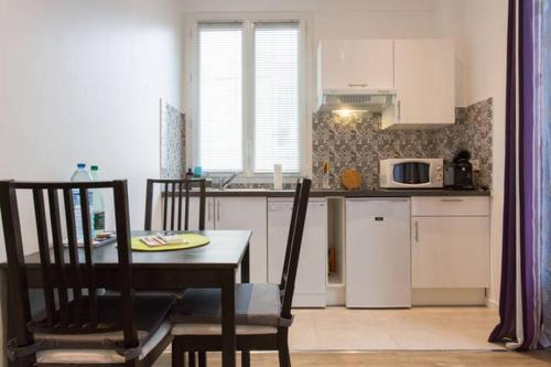 Kuchyň nebo kuchyňský kout v ubytování Appartement Des Iles