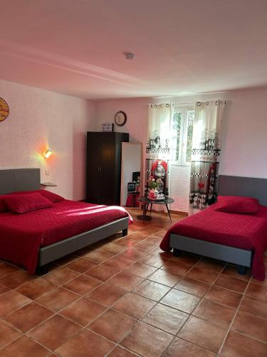 Llit o llits en una habitació de Es Aqui