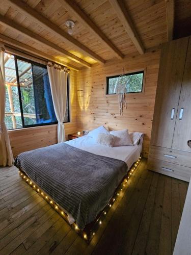 Llit o llits en una habitació de Cabaña Del bosque