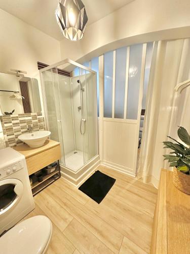 Studio romantique avec jacuzzi privé - aperçu mer - terrasse - parking gratuit