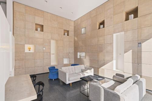 Chic & Quiet Apartments in City Center by FeelHome