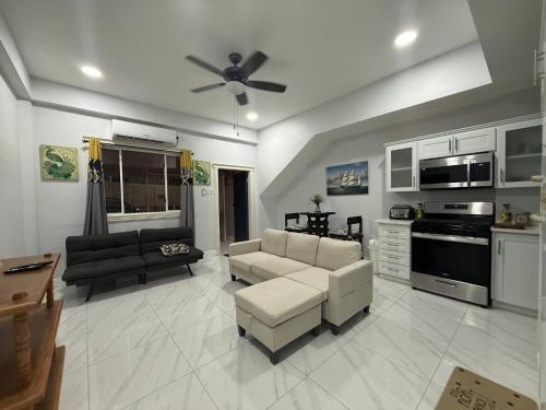 Kuchyň nebo kuchyňský kout v ubytování Modern Cascade 1-Bdrm