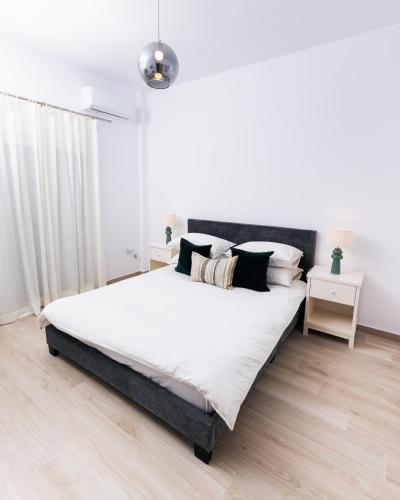 The Urban Elegance Apartment Classic Luxury 2BR with Balcony