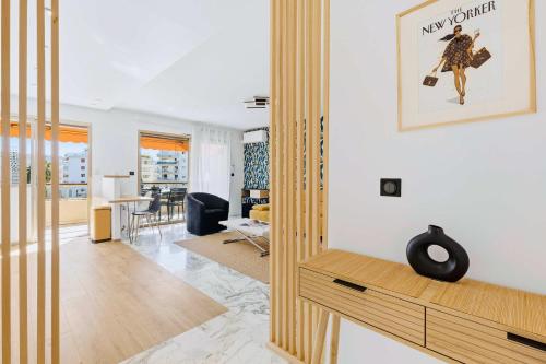 Lacour - 2 bedroom apartment - Large terrace - 2 min from the Croisette & beaches