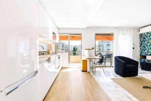 Lacour - 2 bedroom apartment - Large terrace - 2 min from the Croisette & beaches
