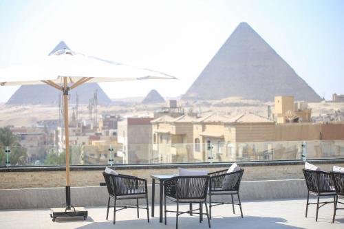 Tutankhamun Pyramids boutique