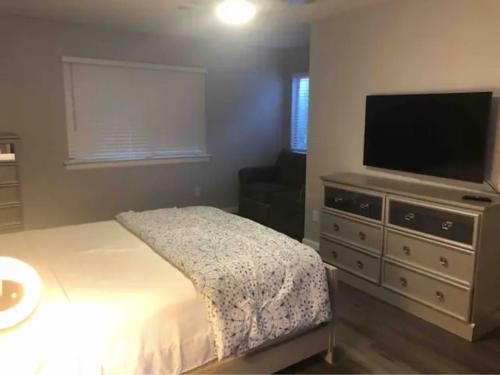 a bedroom with a bed and a flat screen tv at 3Bed 2Bath PRIVATE HOME Decatur in Decatur