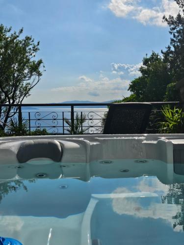 Guest House Lipa - Hreljin, Crikvenica s jacuzzijem i pogledom na more