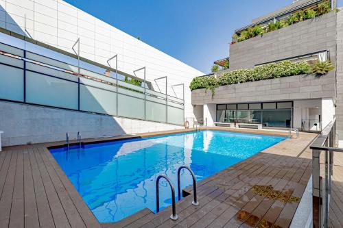 IFEMA Terrace Apt Pool · Gym · Parking