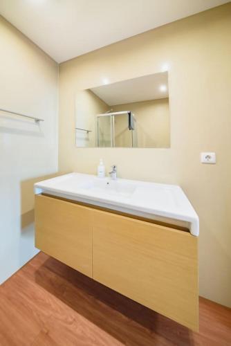 Esmael Apartment 2 by Mth