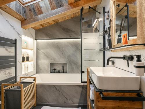 a bathroom with a sink and a shower at Almversteck Hollersbach in Hollersbach im Pinzgau