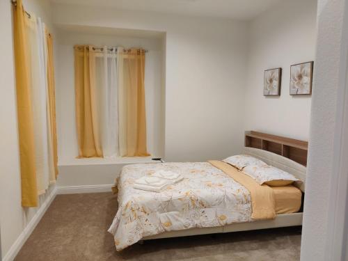 a bedroom with a bed and two windows at Beautiful Villa with Amazing 360 Mountain Views, Golfcourses close to Monserate Winery and I-15 in Fallbrook