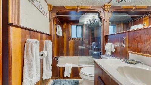 a bathroom with a tub and a toilet and a sink at Riversong Lodge by AvantStay Sauna Hot Tub On The Truckee River in Truckee