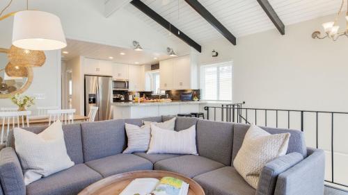 a living room with a couch and a table at Surfrider II by AvantStay Walk to the Beach Balcony in Newport Beach