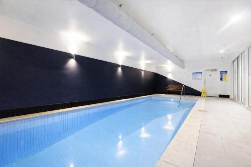 a large swimming pool in a building at Comfortable Loft Living in Footscray in Melbourne