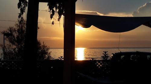 a sunset seen through a window of a house at La Casa di Nina in La Maddalena