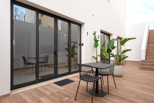 Foto Villa 41 - Private Studios Faro Airport, Beach and City Center 1
