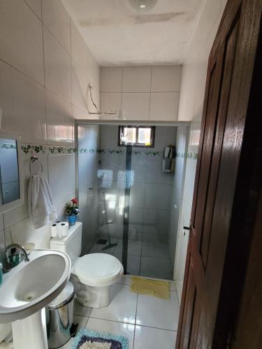 a bathroom with a shower and a toilet and a sink at Encanto da Rosa in Cavalcante