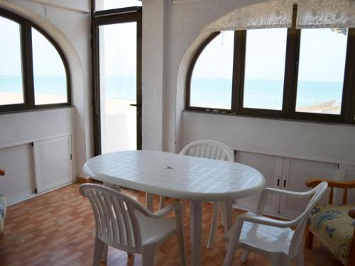 Apartamento en primera línea de playa en Denia con Wi-Fi, jardín y piscina - ES-373-34
