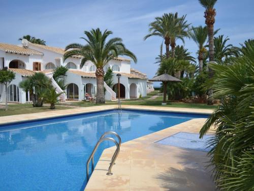 Apartamento en primera línea de playa en Denia con Wi-Fi, jardín y piscina - ES-373-34