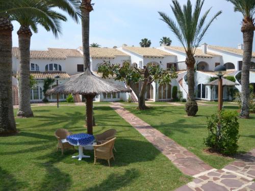 Apartamento en primera línea de playa en Denia con Wi-Fi, jardín y piscina - ES-373-34