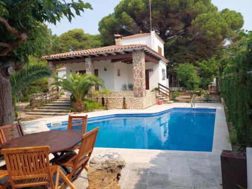 Villa con Piscina Privada y Jardín cerca de Cala Montgó - ES-325-45