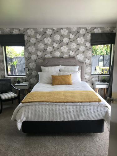 a bedroom with a large bed with a floral wall at Private Retreat in Cambridge