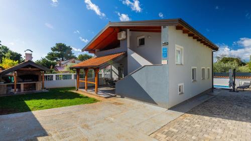 Villa Katarina - Peroj by Villas Guide